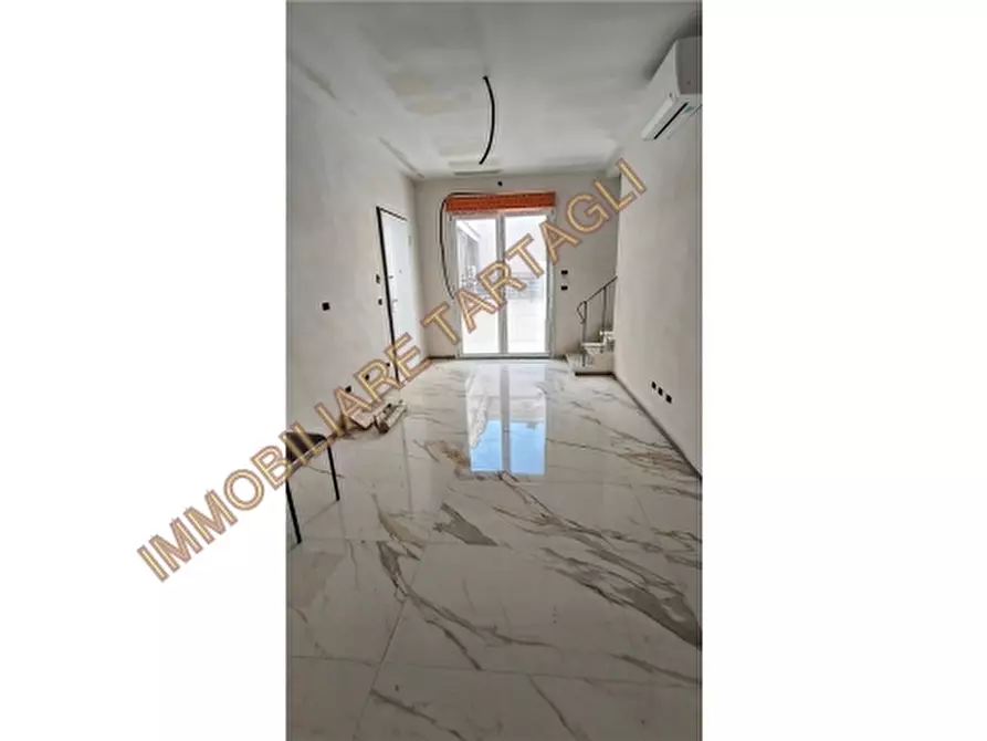 Immagine 3 di Villa in vendita  a Firenze