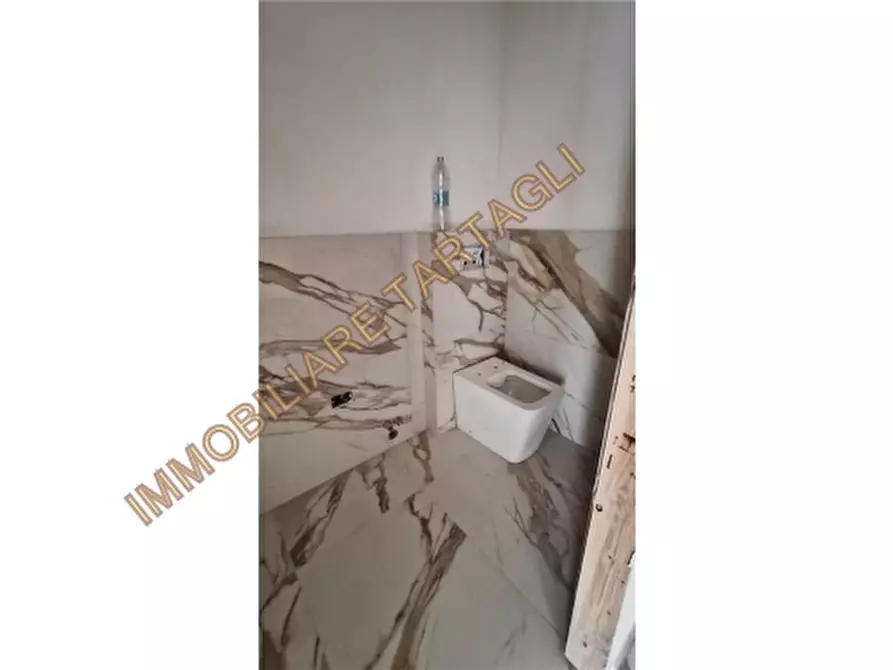 Immagine 9 di Villa in vendita  a Firenze