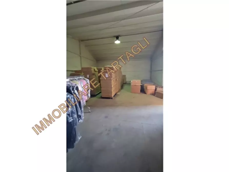 Immagine 10 di Magazzino in vendita  a Firenze