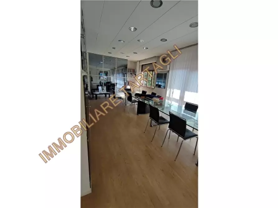 Immagine 17 di Magazzino in vendita  a Firenze