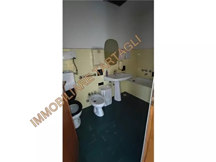 Immagine 24 di Magazzino in vendita  a Firenze