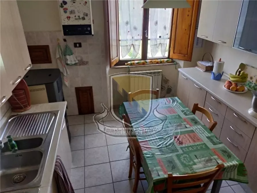 Immagine 2 di Appartamento in vendita  a Monticiano