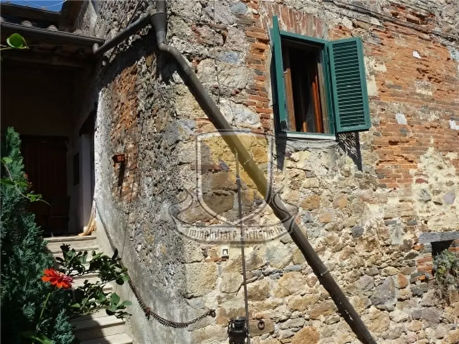 Immagine 2 di Appartamento in vendita  a Monticiano