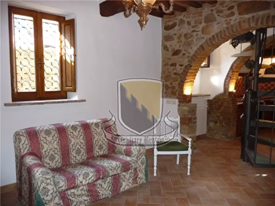 Immagine 2 di Appartamento in vendita  a Monticiano