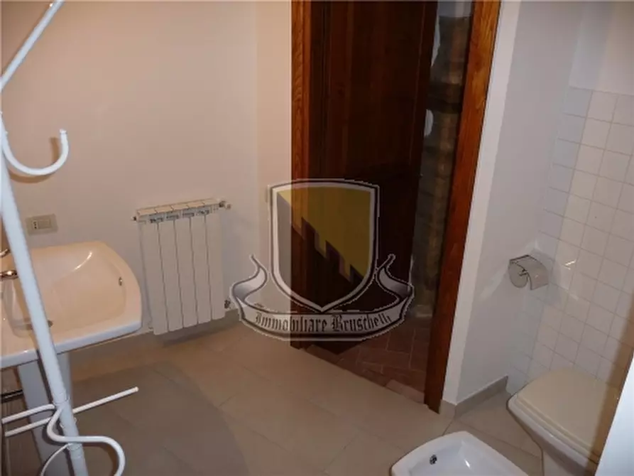 Immagine 11 di Appartamento in vendita  a Monticiano