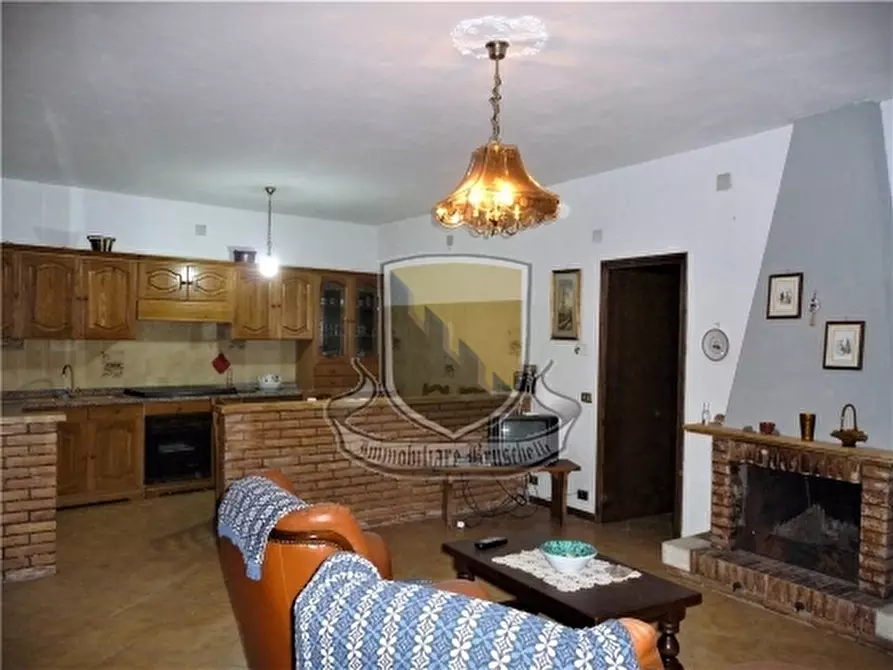 Immagine 3 di Appartamento in vendita  a Chiusdino