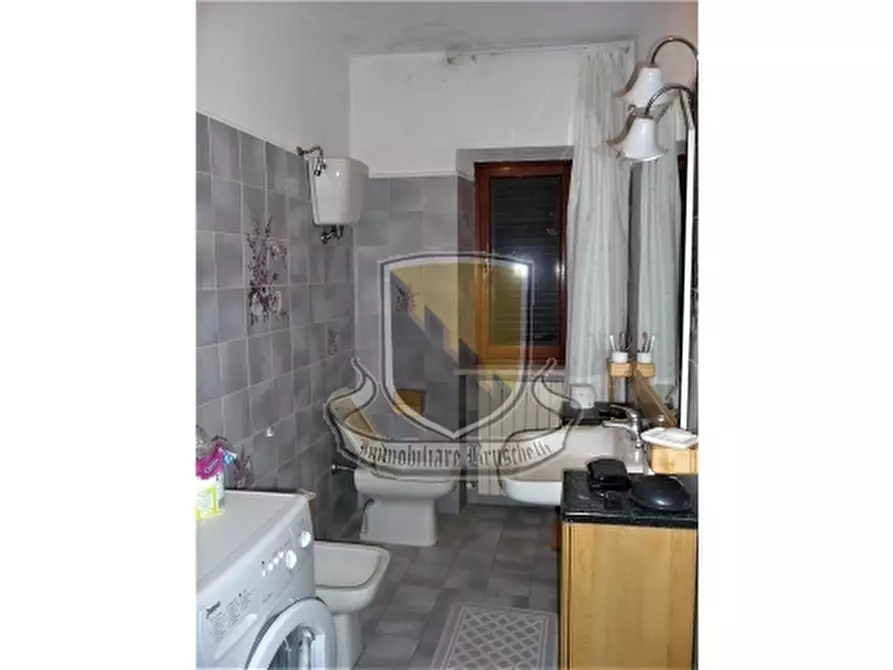 Immagine 12 di Appartamento in vendita  a Chiusdino