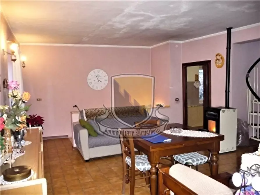 Immagine 2 di Appartamento in vendita  a Chiusdino