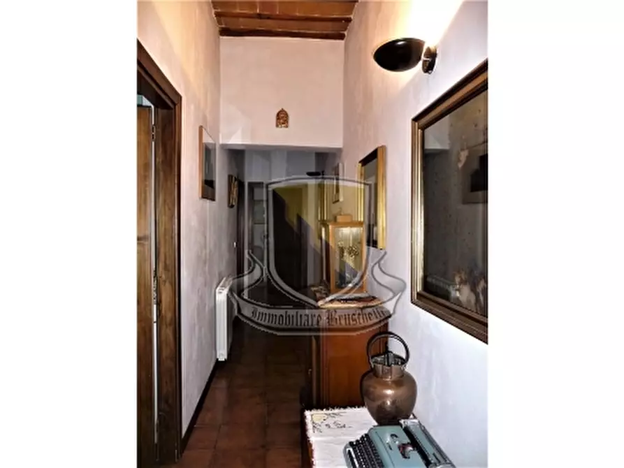 Immagine 10 di Appartamento in vendita  a Siena