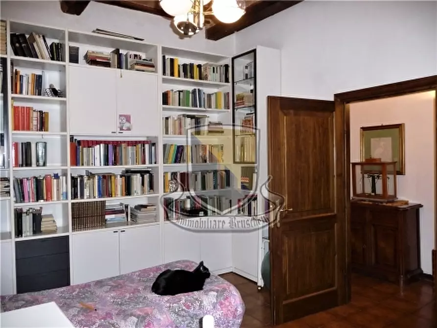 Immagine 13 di Appartamento in vendita  a Siena