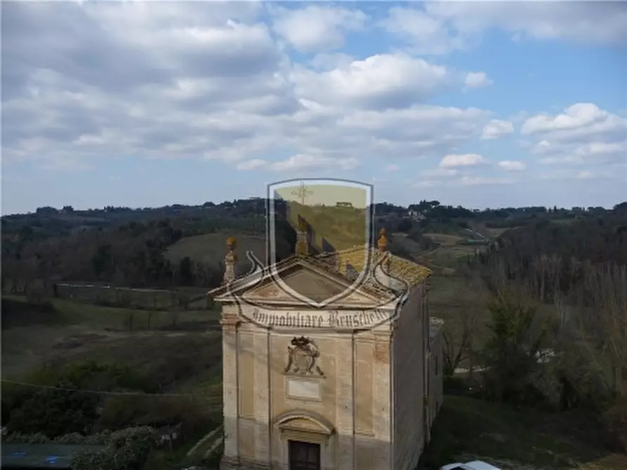 Immagine 21 di Appartamento in vendita  a Siena