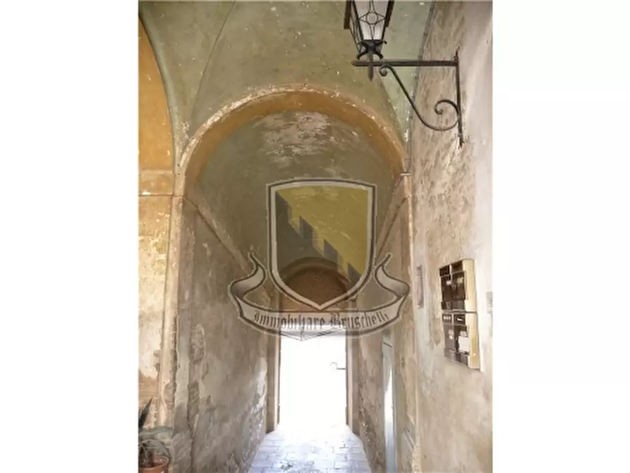 Immagine 23 di Appartamento in vendita  a Siena