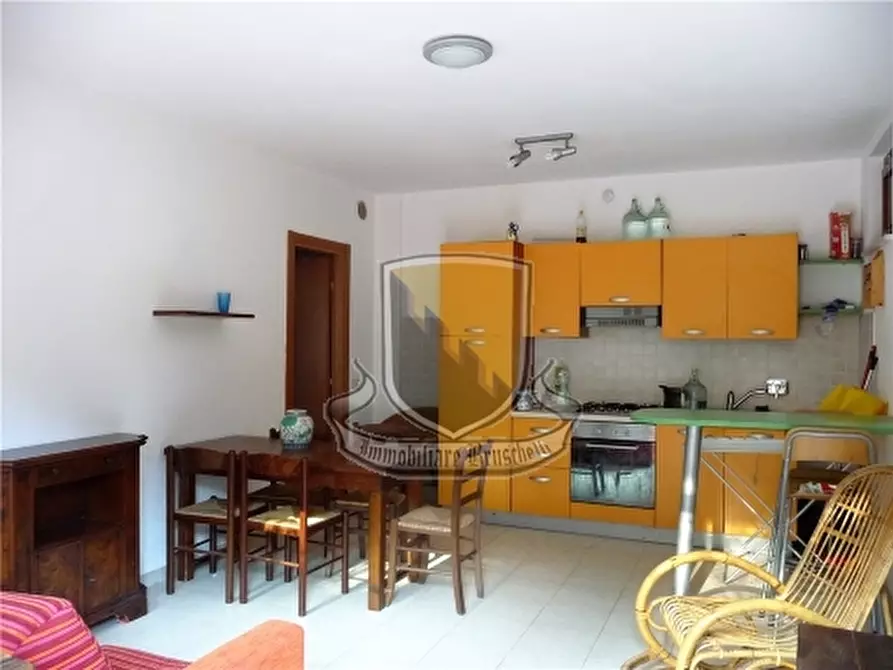 Immagine 2 di Appartamento in vendita  a Monticiano