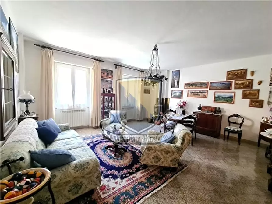 Immagine 2 di Appartamento in vendita  a Siena
