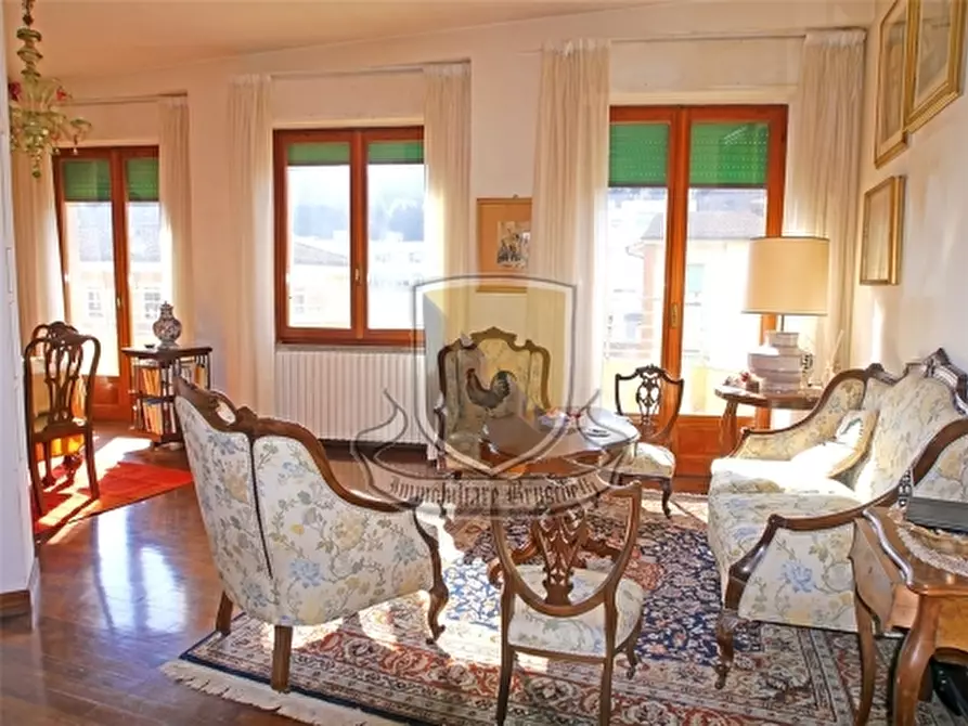 Immagine 1 di Appartamento in vendita  a Siena