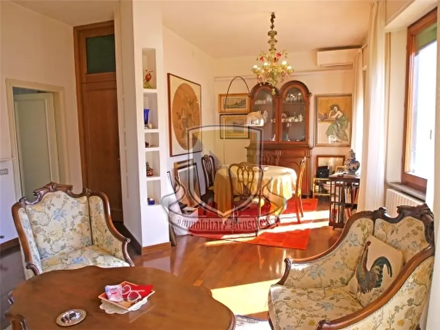 Immagine 5 di Appartamento in vendita  a Siena