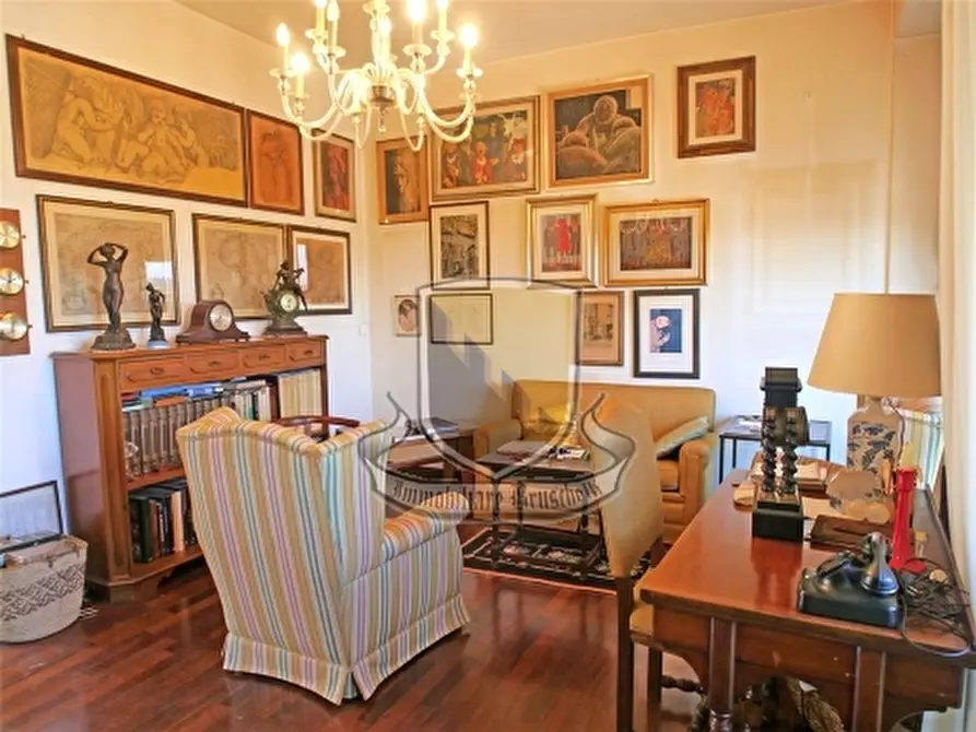 Immagine 10 di Appartamento in vendita  a Siena