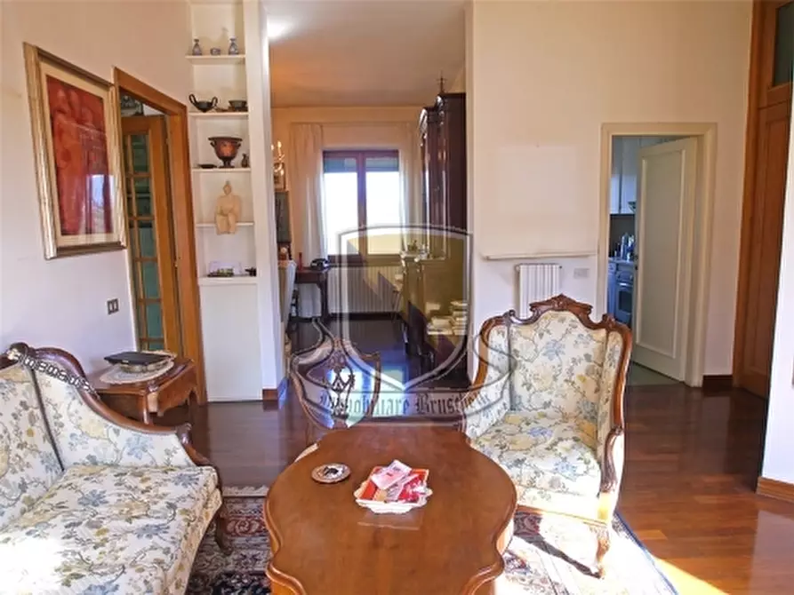 Immagine 12 di Appartamento in vendita  a Siena