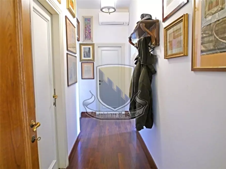 Immagine 15 di Appartamento in vendita  a Siena