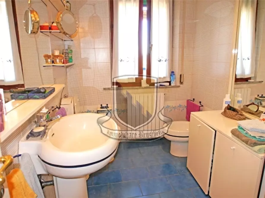 Immagine 21 di Appartamento in vendita  a Siena