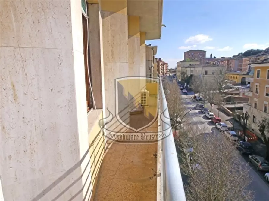 Immagine 25 di Appartamento in vendita  a Siena