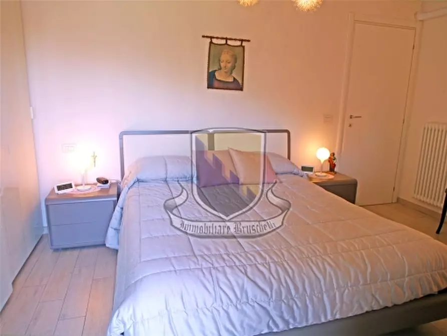 Immagine 13 di Appartamento in vendita  a Siena