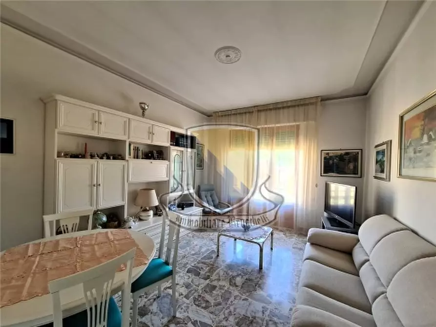 Immagine 4 di Appartamento in vendita  a Siena