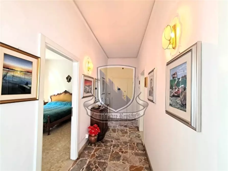 Immagine 8 di Appartamento in vendita  a Siena