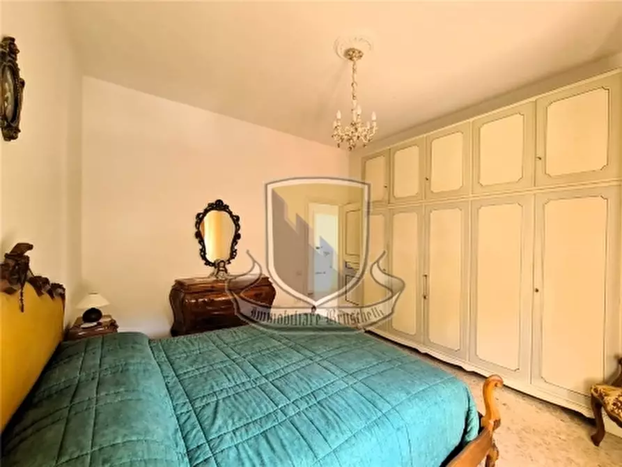 Immagine 10 di Appartamento in vendita  a Siena