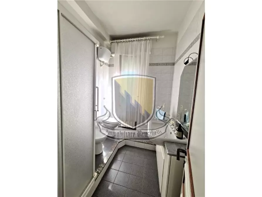 Immagine 16 di Appartamento in vendita  a Siena