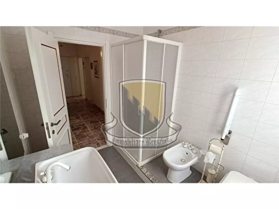 Immagine 23 di Appartamento in vendita  a Siena