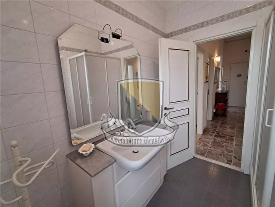 Immagine 25 di Appartamento in vendita  a Siena