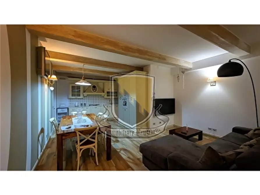 Immagine 1 di Appartamento in vendita  a Siena