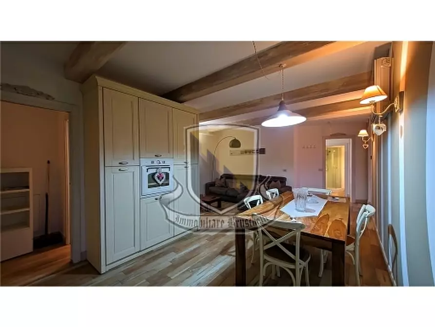 Immagine 2 di Appartamento in vendita  a Siena