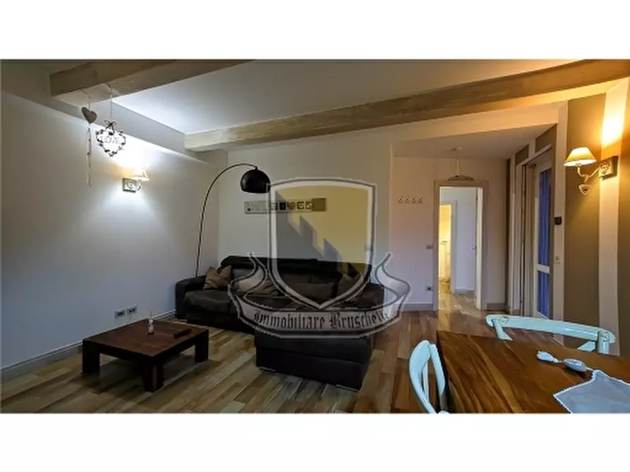 Immagine 4 di Appartamento in vendita  a Siena