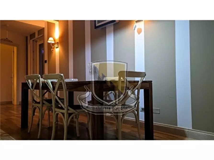 Immagine 5 di Appartamento in vendita  a Siena