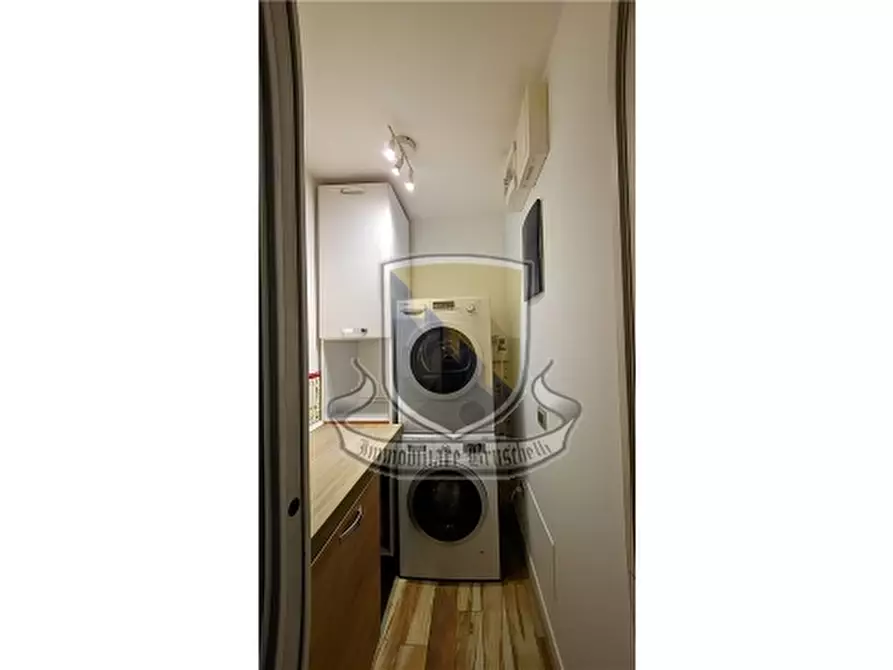 Immagine 9 di Appartamento in vendita  a Siena