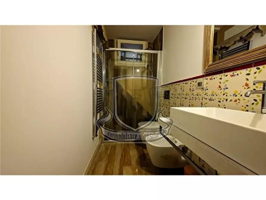 Immagine 10 di Appartamento in vendita  a Siena