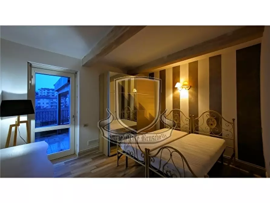 Immagine 13 di Appartamento in vendita  a Siena