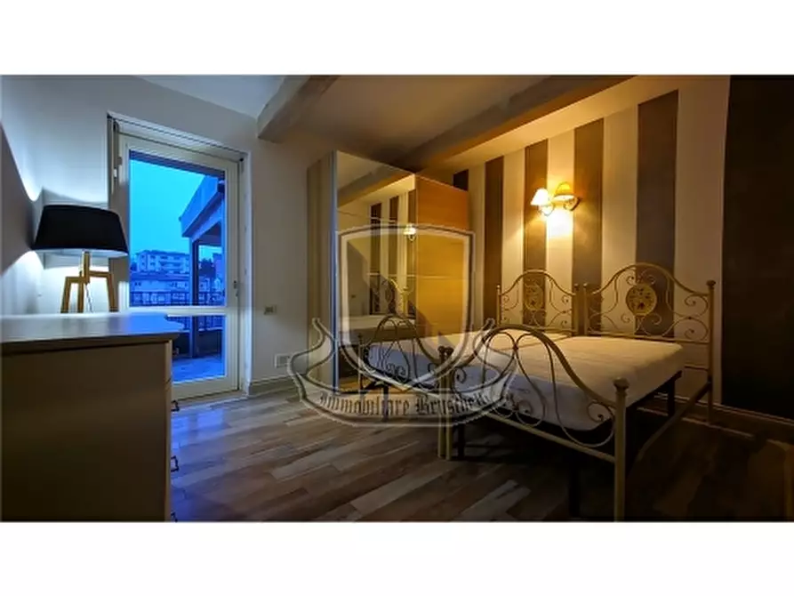 Immagine 14 di Appartamento in vendita  a Siena