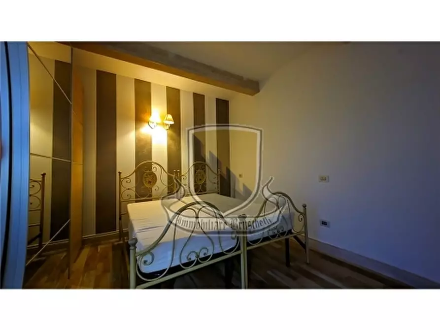 Immagine 15 di Appartamento in vendita  a Siena