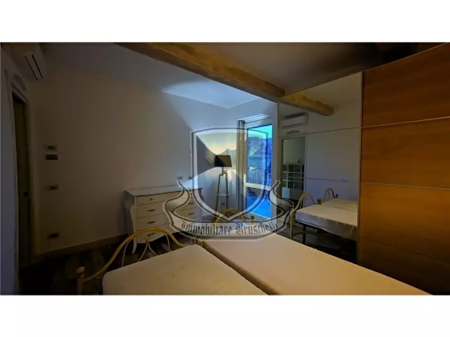 Immagine 16 di Appartamento in vendita  a Siena