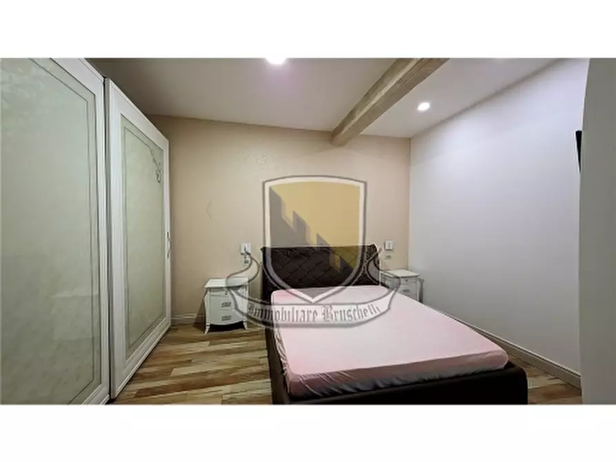 Immagine 18 di Appartamento in vendita  a Siena