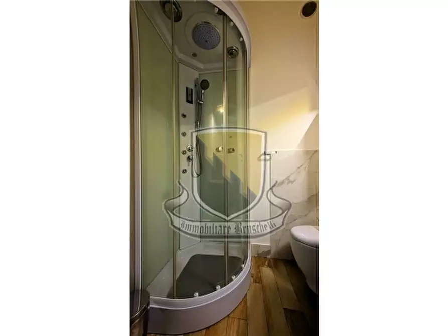 Immagine 22 di Appartamento in vendita  a Siena