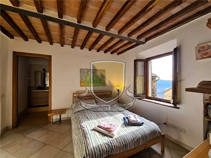 Immagine 10 di Appartamento in vendita  a Chiusdino