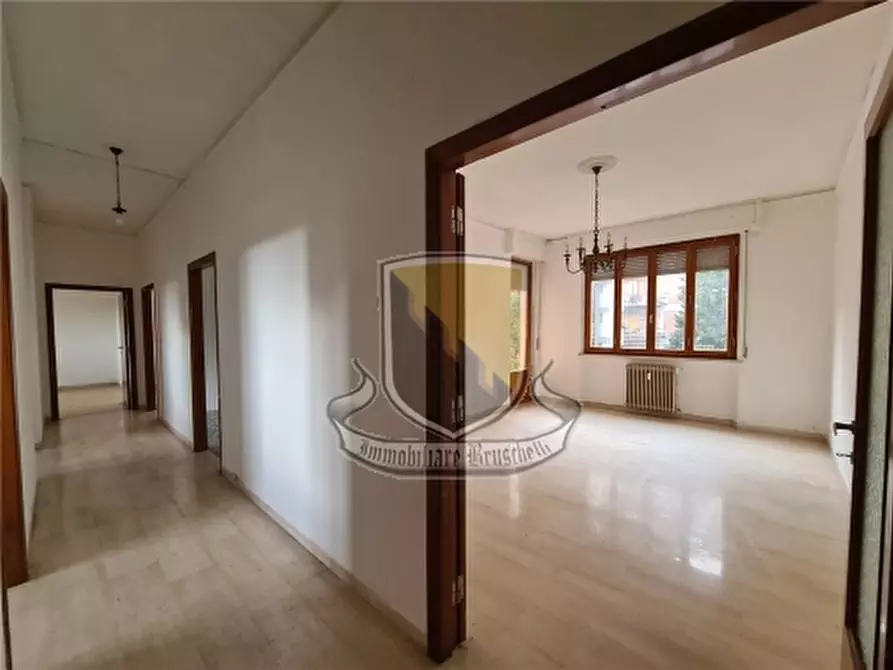 Immagine 2 di Appartamento in vendita  a Siena