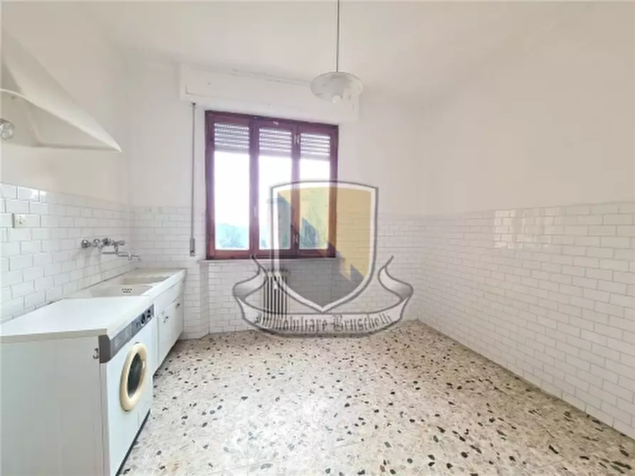 Immagine 9 di Appartamento in vendita  a Siena