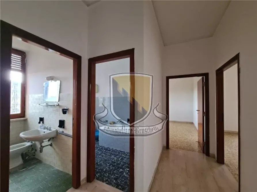 Immagine 10 di Appartamento in vendita  a Siena