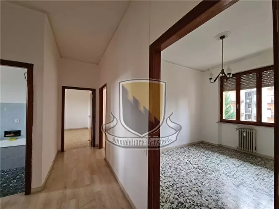 Immagine 11 di Appartamento in vendita  a Siena