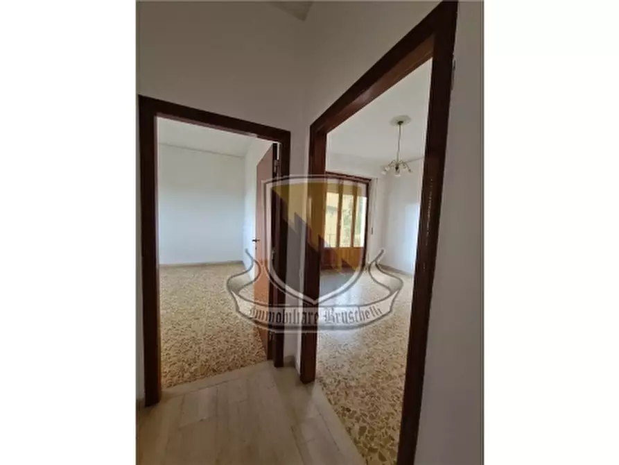 Immagine 13 di Appartamento in vendita  a Siena